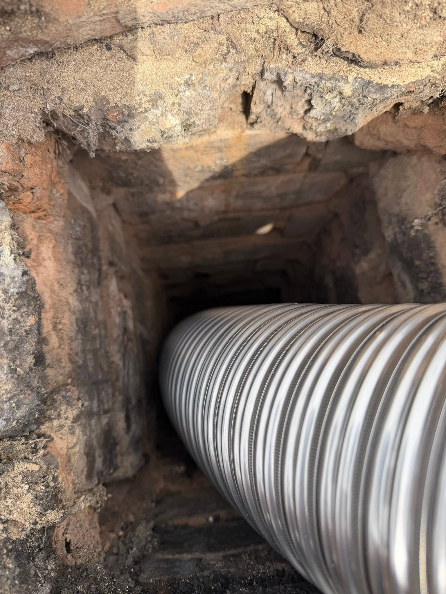 Stainless steel chimney flue installation