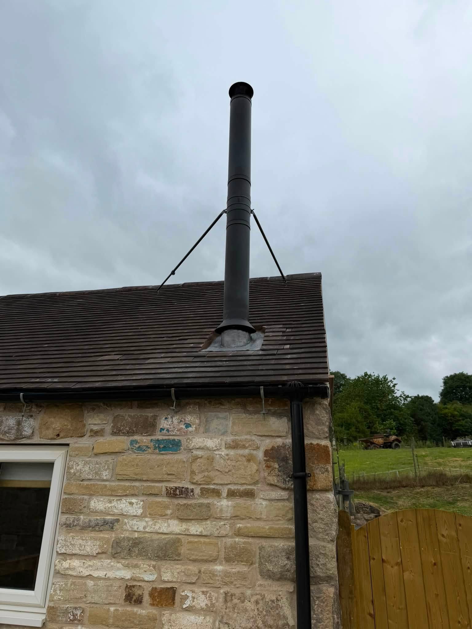 Twin wall insulated flue pipe installation